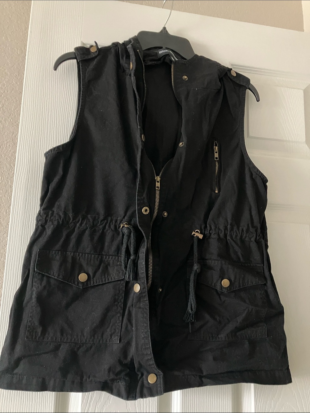 Zenana Outfitters Black Sleeveless Utility Vest with Drawstring Waist